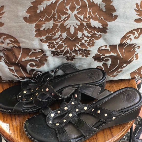 Nurture Shoes - Black wedge sandals